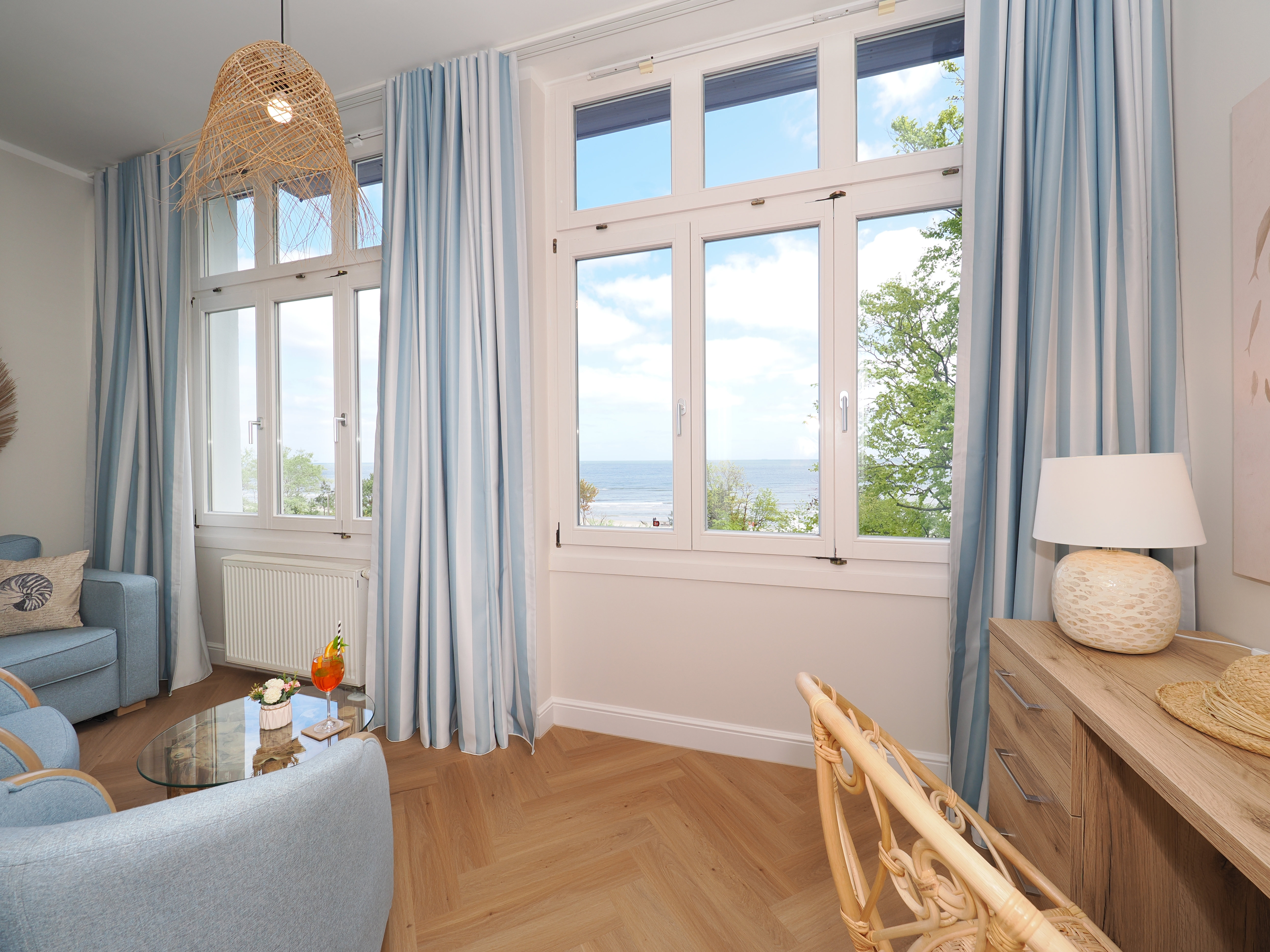 Zimmer mit Blick aufs Meer