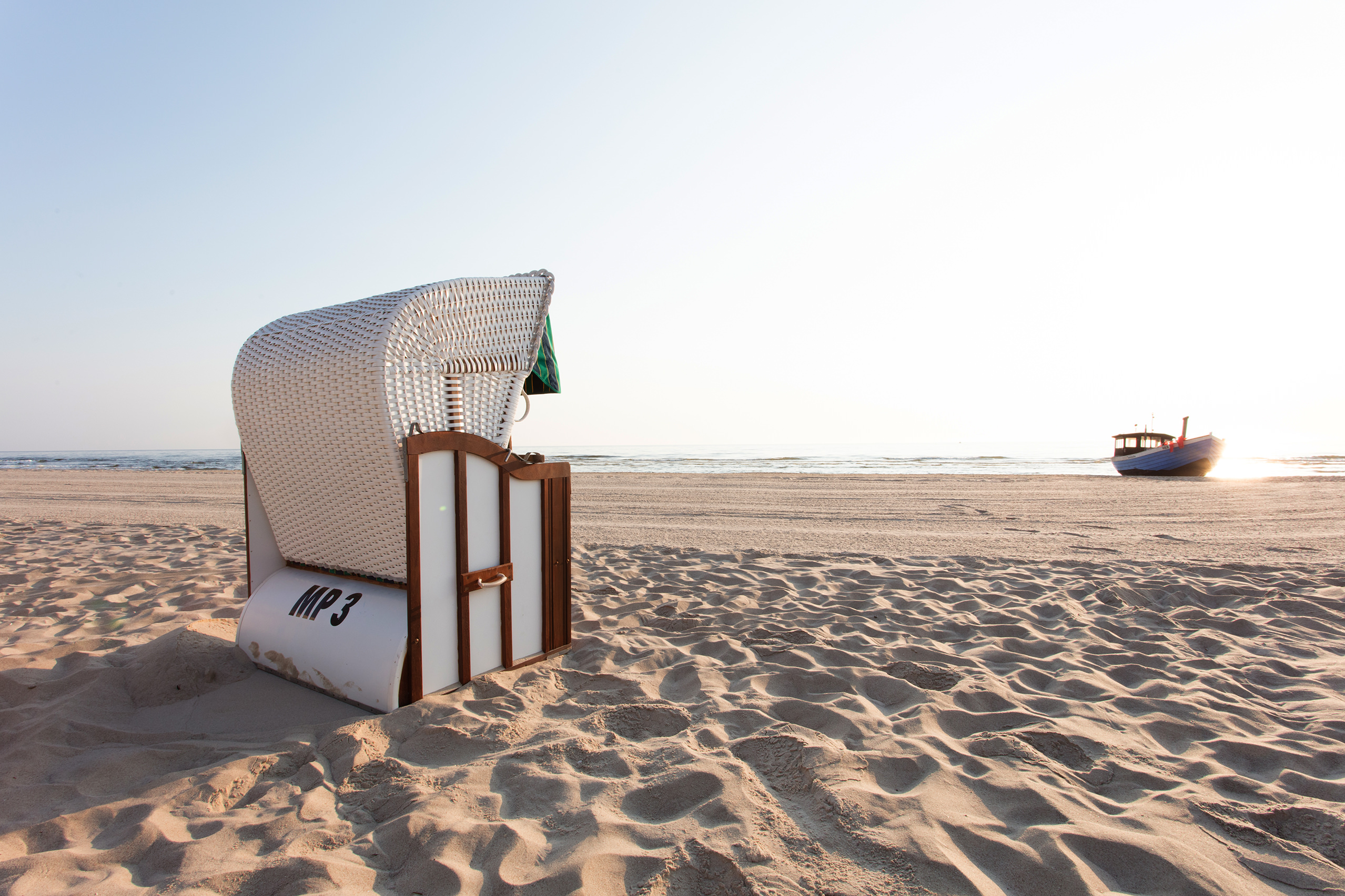Ein Strandkorb am Strand von Heringsdorf